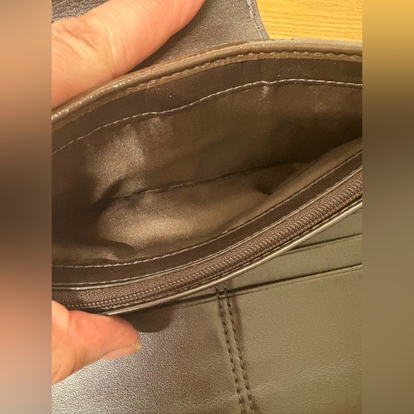 Coach Tan and Dark Brown Signature Wallet - Picture 5 of 8